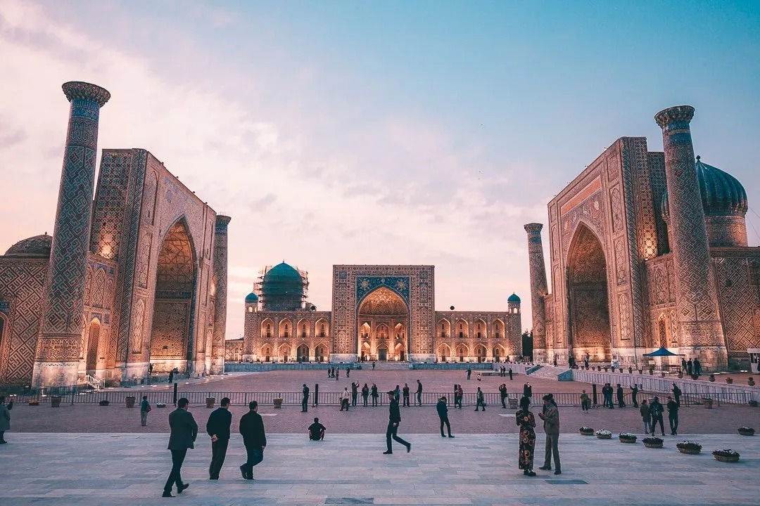 imgi 2 registan square sunset samarkand uzbekistan